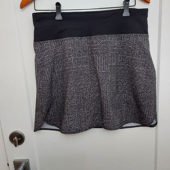 TUFF Athletics Skirt Size Medium - Picture 1 of 4
